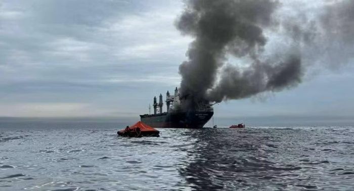Iran trước đó yêu cầu các tàu không sử dụng tuyến hàng hải thay thế do quân đội Mỹ giám sát.