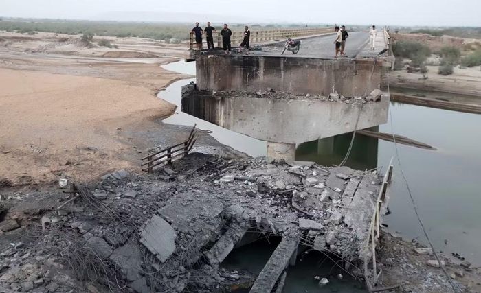 Rạng sáng 8/7, Mỹ mở đợt không kích mới vào các mục tiêu tại Iran, đồng thời thu hồi các giấy phép miễn trừ liên quan đến xuất khẩu dầu mỏ của Tehran.