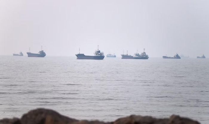 Giao tranh giữa Mỹ và Iran tiếp tục nóng trở lại trong gần một tháng qua, với tâm điểm là eo biển Hormuz và các căn cứ quân sự Mỹ tại Trung Đông.