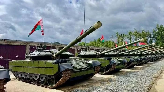 Quân đội Belarus đã nhận được một tiểu đoàn xe tăng T-72BM2 hiện đại hóa với số lượng 30 chiếc. Số chiến xa nói trên đã được giao cho Lữ đoàn bộ binh cơ giới độc lập số 11, đóng tại thành phố Slonim, vùng Grodno.