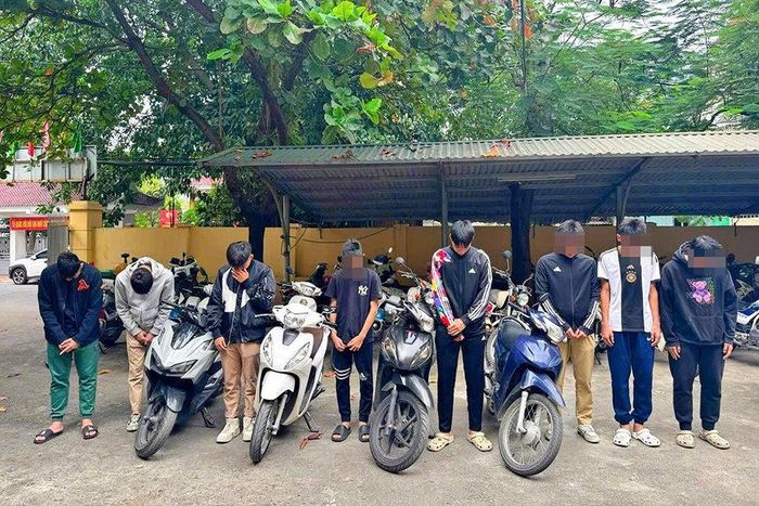 Các đối tượng trong độ tuổi thanh thiếu niên có hành vi điều khiển xe mô tô gây mất trật tự, an toàn giao thông.