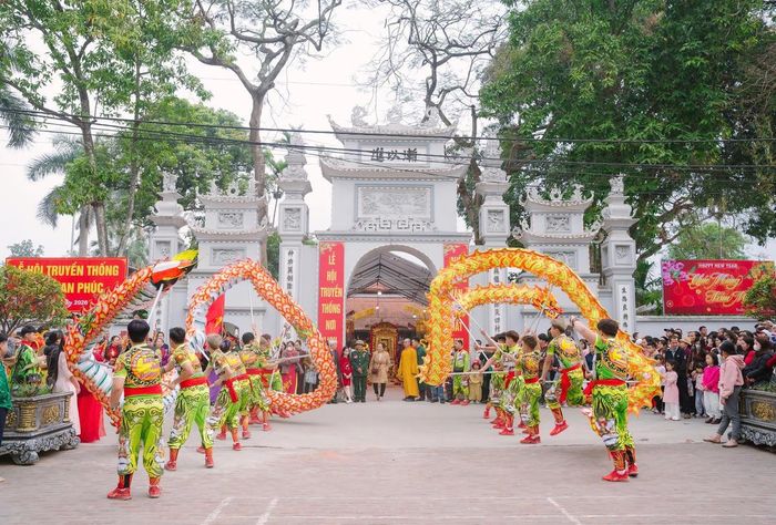 Lễ hội làng Vạn Phúc.