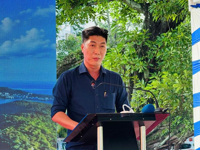 Ông Nguyễn Lê Quốc Toàn - Phó Chủ tịch UBND đặc khu Phú Quốc phát biểu tại lễ ra quân. Ảnh: Hoàng Dũng