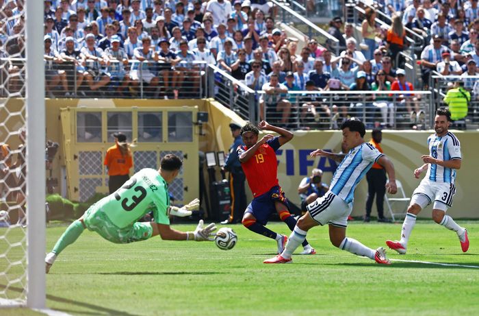 Martinez có đến 11 pha cứu thua, một kỷ lục ở chung kết World Cup.