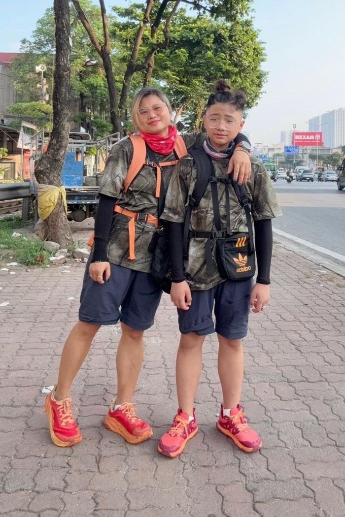 Hà Phương cùng con trai khởi hành từ Hà Nội hồi đầu tháng 6.