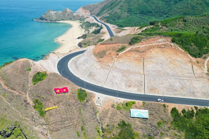 Cung đường ĐT639 nhìn từ trên cao. Ảnh: Võ Duy Anh.