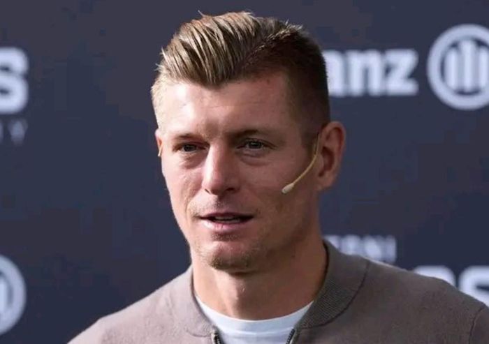 Kroos chia sẻ dòng trạng thái gây bàn tán.