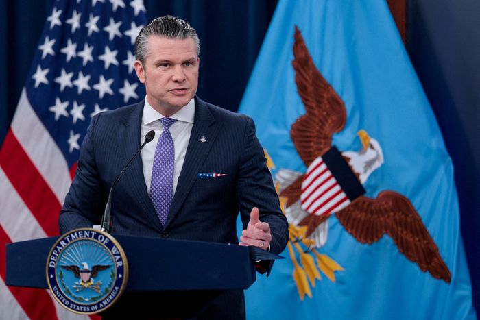 Bộ trưởng Chiến tranh Mỹ Pete Hegseth hôm 15/7 đã thông báo về việc bắt buộc sàng lọc testosterone hằng năm đối với binh lính từ 30 tuổi trở lên. Ảnh: Reuters.
