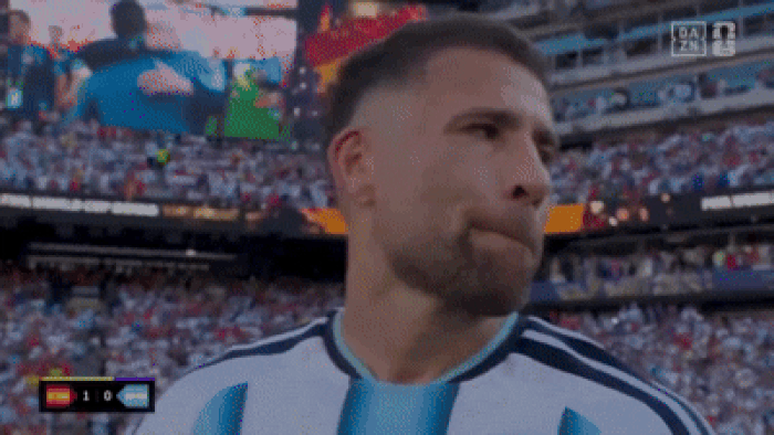 Màn tranh cãi giữa Nicolas Otamendi và Rodri.
