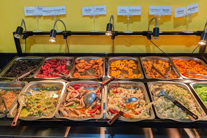 Sự đa dạng của mô hình buffet giúp thực khách thoải mái thưởng thức nhiều món trong cùng một bữa ăn. Ảnh: Markus Winkler/Pexels.