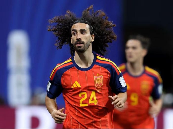 Hậu vệ Marc Cucurella trở thành tâm điểm khi bị HLV Luis de la Fuente nhắc lại lời hứa xăm chân dung sau chiến thắng của Tây Ban Nha. Ảnh: Brett Davis/Reuters.
