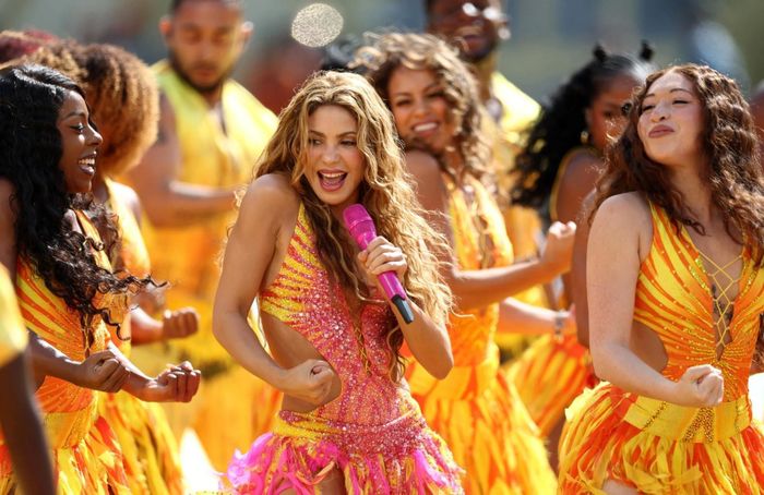 Shakira diện thiết kế đến từ nhà mốt Roberto Cavalli. Ảnh: Reuters.