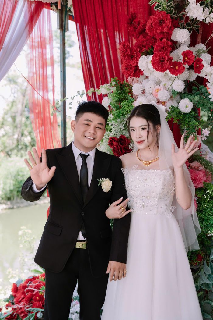 Chú rể Ngọc Chiến và cô dâu Trúc Quỳnh. Ảnh: Nhân vật cung cấp.