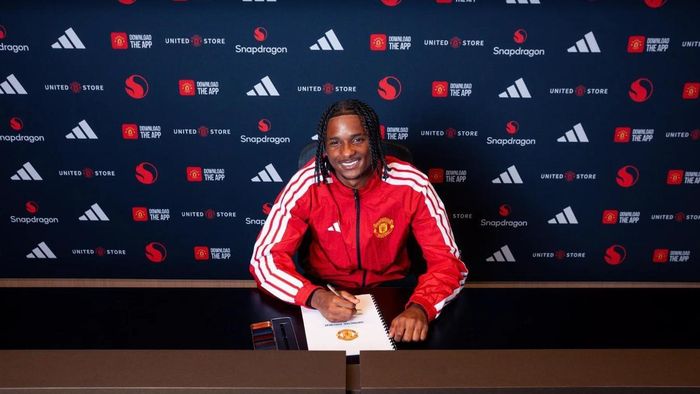 Tynan Thompson ký hợp đồng với MU. Ảnh: Manchester United