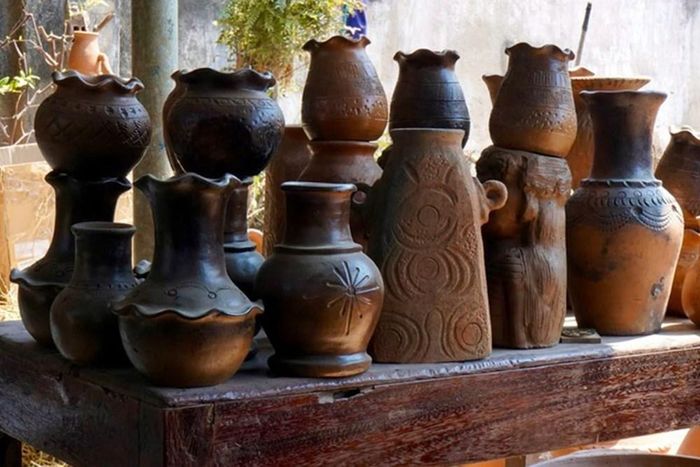 Sản phẩm gốm Chăm. Ảnh: THẢO NHI
