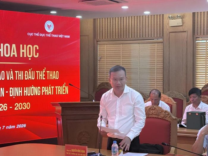 Phó Cục trưởng Cục Thể dục Thể thao Việt Nam Nguyễn Hồng Minh điều hành phần tham luận