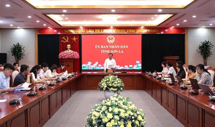 Ông Hà Trung Chiến, Phó Chủ tịch Thường trực UBND tỉnh Sơn La chủ trì cuộc họp