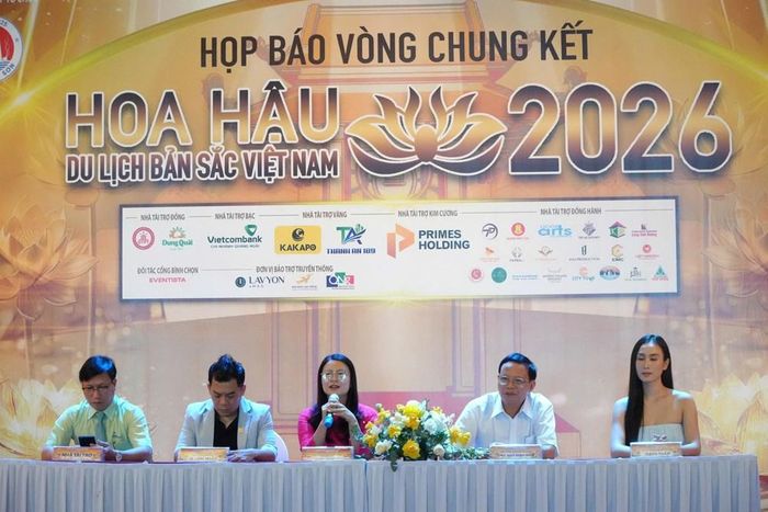 Bà Huỳnh Thị Thu Thủy, Phó Giám đốc Sở VHTTDL tỉnh Quảng Ngãi phát biểu tại họp báo