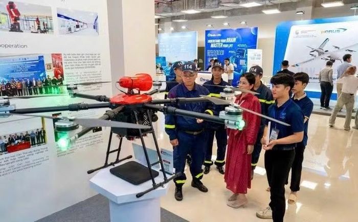 Sản phẩm UAV hỗ trợ phòng cháy, chữa cháy tích hợp AI của doanh nghiệp Việt Nam (Ảnh TÙNG ĐINH)