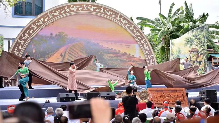 Một tiết mục trong chương trình nghệ thuật.