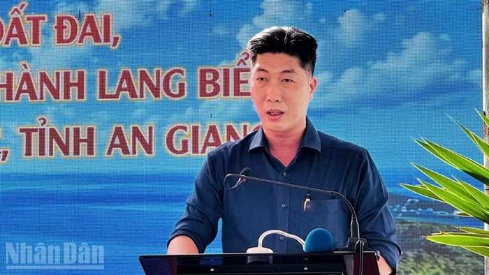Phó Chủ tịch Ủy ban nhân dân đặc khu Phú Quốc Nguyễn Lê Quốc Toàn phát biểu.