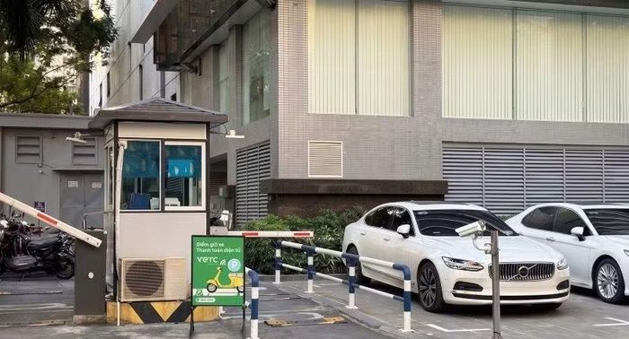 Công nghệ thu phí điện tử không dừng trên các tuyến cao tốc đã được áp dụng tại một số điểm đỗ xe tại Hà Nội