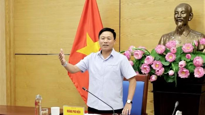 Đồng chí Hoàng Phú Hiền, Phó Chủ tịch Ủy ban nhân dân tỉnh Nghệ An kết luận, thống nhất phương án. (Ảnh: PHAN QUỲNH)