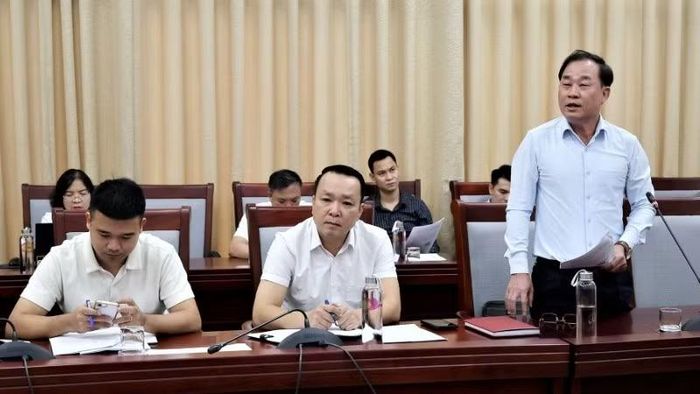 Đại diện các xã/phường phát biểu tại cuộc họp.