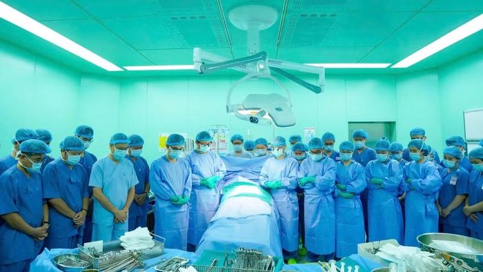 Tập thể y, bác sĩ bày tỏ lòng tri ân sâu sắc trước nghĩa cử cao đẹp của người hiến tạng.