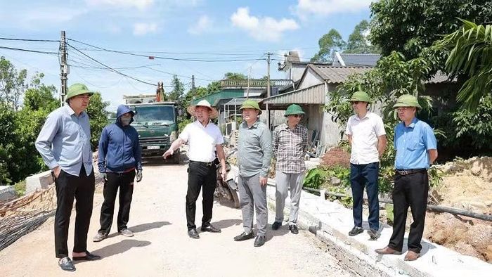 Lãnh đạo xã Quảng Tân cùng các đơn vị chức năng trực tiếp xuống cơ sở tháo gỡ những khó khăn cho các dự án trên địa bàn.