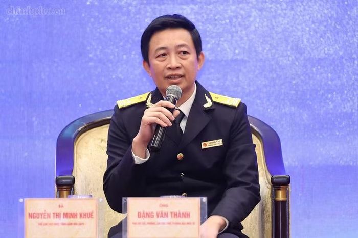 Ông Đặng Văn Thành, Phó Chi cục trưởng Chi cục Thuế Thương mại điện tử trả lời câu hỏi tại Hội thảo. (Ảnh: VGP)
