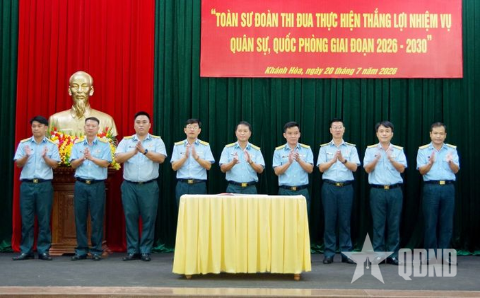 Các cơ quan, đơn vị ký kết giao ước thi đua.