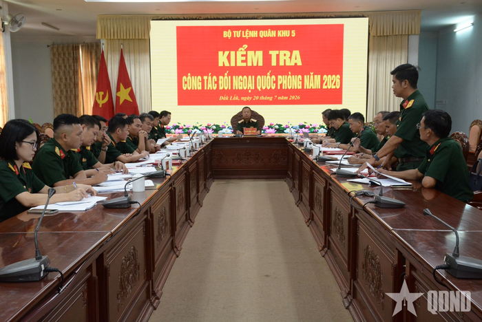 Quang cảnh buổi làm việc, kiểm tra.