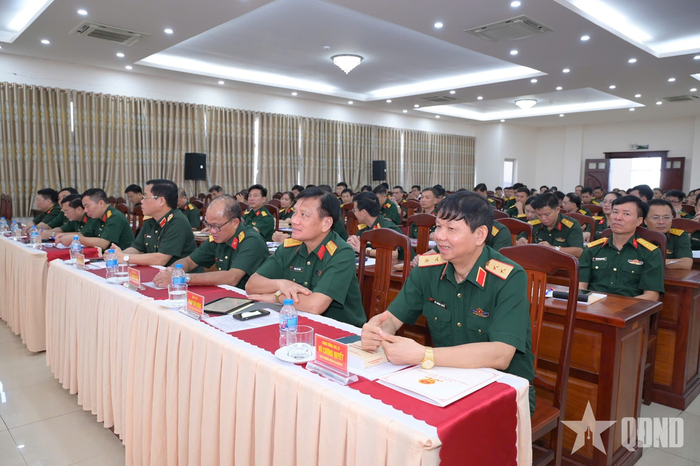 Các đại biểu tham dự khai mạc tập huấn.