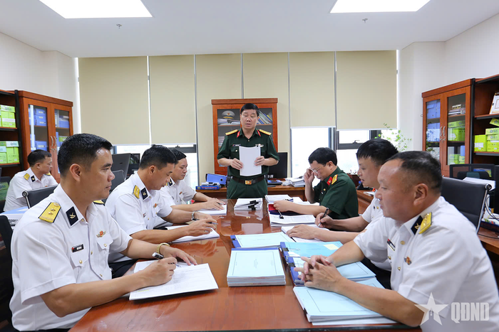 Đại tá Hoàng Thái Son, Phó cục trưởng Cục Quân nhu (Tổng cục HC-KT) quán triệt nội dung kiểm tra công tác Quân nhu của Quân chủng Hải quân.