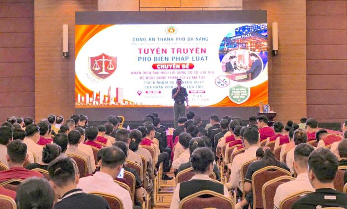 Quang cảnh buổi tuyên truyền, phổ biến pháp luật chuyên đề về nhận diện dấu hiệu lợi dụng cơ sở lưu trú để hoạt động phạm tội về ma túy.