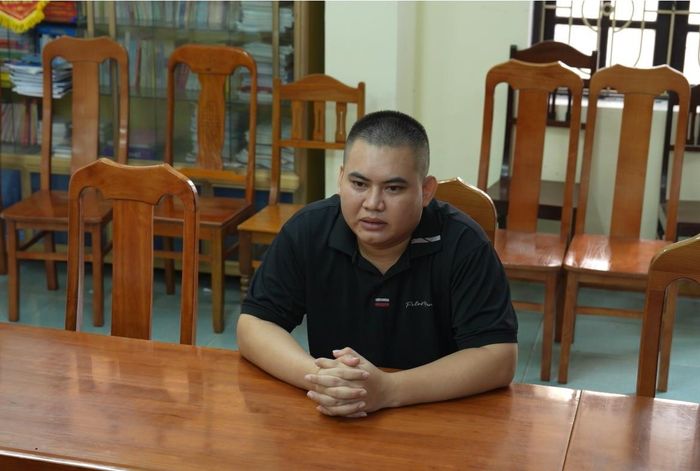 Đối tượng Nguyễn Hữu Chí bị khởi tố về hành vi: “Làm giả con dấu, tài liệu của cơ quan, tổ chức”.