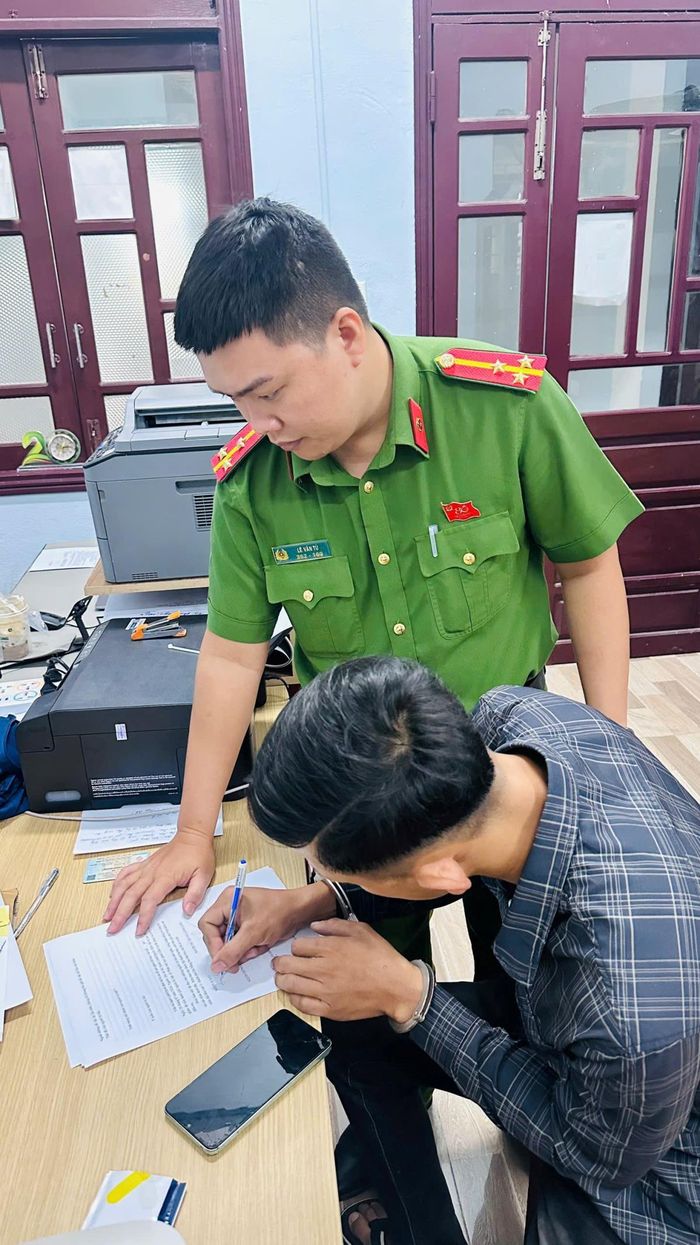 Đối tượng Lê Tấn Hùng tại Công an phường An Khê.