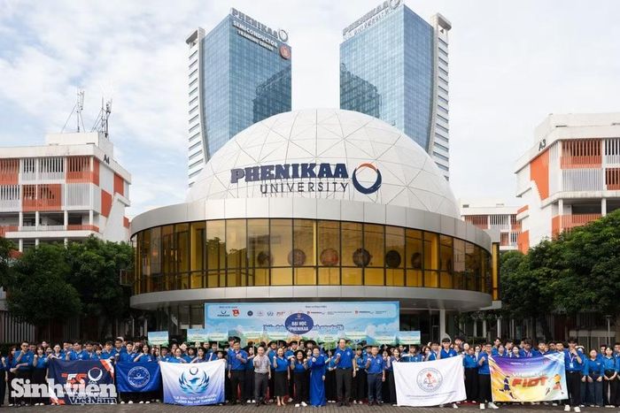 Chiến dịch Thanh niên tình nguyện Mùa Hè Xanh năm 2026 của Đại học Phenikaa đã chính thức bắt đầu, mở ra một mùa hè cống hiến sôi nổi và giàu trải nghiệm. Mang theo tri thức chuyên môn, sự đổi mới sáng tạo cùng nhiệt huyết của tuổi trẻ, gần 400 chiến sĩ áo xanh Phenikaa quyết tâm hoàn thành xuất sắc mọi nhiệm vụ được giao, để lại dấu ấn tốt đẹp trong lòng nhân dân và viết tiếp truyền thống tự hào đâu cần thanh niên có, đâu khó có thanh niên.