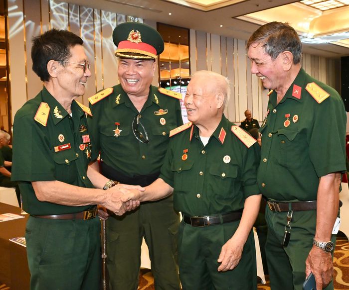  Các đại biểu gặp gỡ, trao đổi tại chương trình. Ảnh: VIỆT DŨNG 