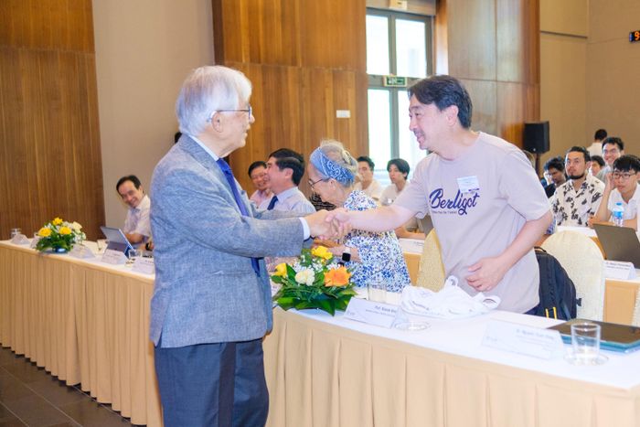 Lãnh đạo Hội Khoa học Gặp gỡ Việt Nam chào mừng các đại biểu, nhà khoa học tại sự kiện