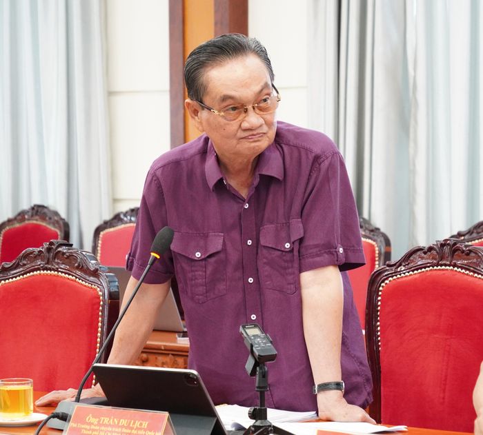 TS Trần Du Lịch, Phó Trưởng đoàn chuyên trách Đoàn ĐBQH TPHCM khóa XII, XIII nêu ý kiến. Ảnh: PHƯƠNG UYÊN