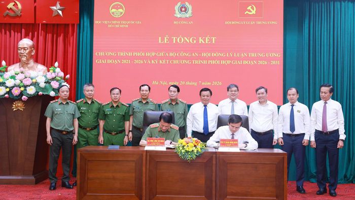 Lãnh đạo Bộ Công an và Học viện Chính trị quốc gia Hồ Chí Minh ký Chương trình phối hợp giai đoạn 2026 - 2031. Ảnh: MINH HẢI