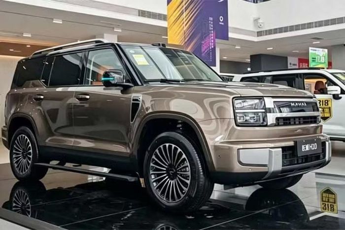 Great Wall Motor (GWM) đã mở sổ đặt cọc dành cho mẫu xe Haval GWM H10 mới. Đây là mẫu SUV đầu bảng mới của hãng với 4 phiên bản, gồm cấu hình 5 chỗ và 6 chỗ. Ở cấu hình 5 chỗ, Haval GWM H10 sở hữu chiều dài 5.138 mm. Con số tương ứng của cấu hình 6 chỗ là 5.299 mm. Cả hai đều có chiều dài cơ sở 3.000 mm, chiều rộng 2.050 mm và chiều cao 1.970 mm.