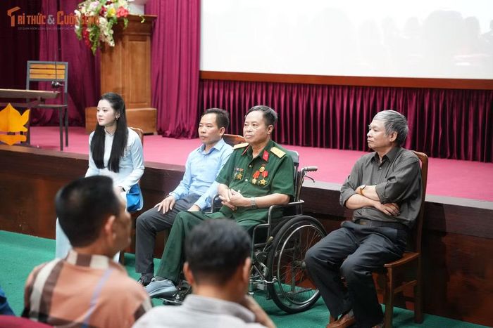 Chương trình thu hút đông đảo khán giả, trong đó có nhiều cựu chiến binh và không ít bạn trẻ.