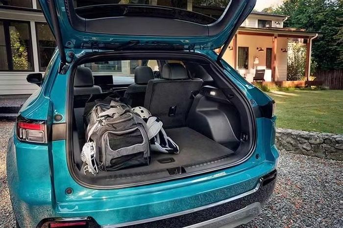 Cuối cùng là những tính năng an toàn chủ động ADAS nằm trong gói Honda Sensing như hệ thống hỗ trợ đánh lái trong điểm mù, cảnh báo có người đi bộ phía sau và phanh ngăn va chạm với phương tiện cắt ngang khi lùi.
