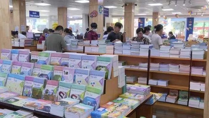 Không khí mua sắm tại các nhà sách trước thềm năm mới vô cùng nhộn nhịp, đông đúc. Ảnh minh họa/Nguồn vietnam.vn