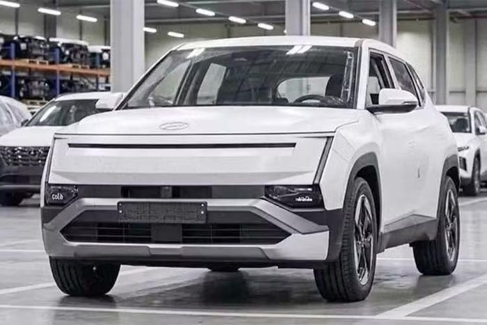 Bên cạnh đó, các biến thể hybrid cũng gần như chắc chắn sẽ tiếp tục được nâng cấp nhằm đáp ứng xu hướng điện hóa và tăng khả năng cạnh tranh trước các đối thủ trong phân khúc. Theo dự kiến, Hyundai Tucson thế hệ thứ năm sẽ chính thức ra mắt vào cuối năm nay.