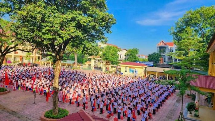 Cảnh quan môi trường sư phạm Trường Tiểu học Nguyệt Đức: Sáng- Xanh- Sạch- Đẹp.