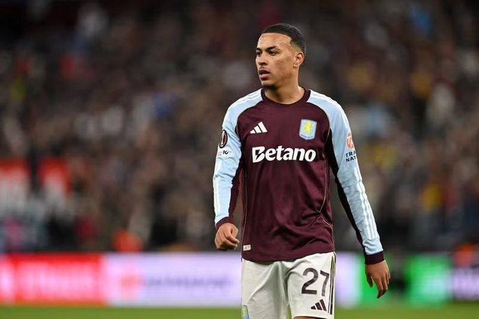 Khá bất ngờ, Rogers đã chọn Chelsea thay vì Arsenal, dù Pháo thủ cũng theo đuổi sát sao ngôi sao người Anh trong suốt mùa hè này.